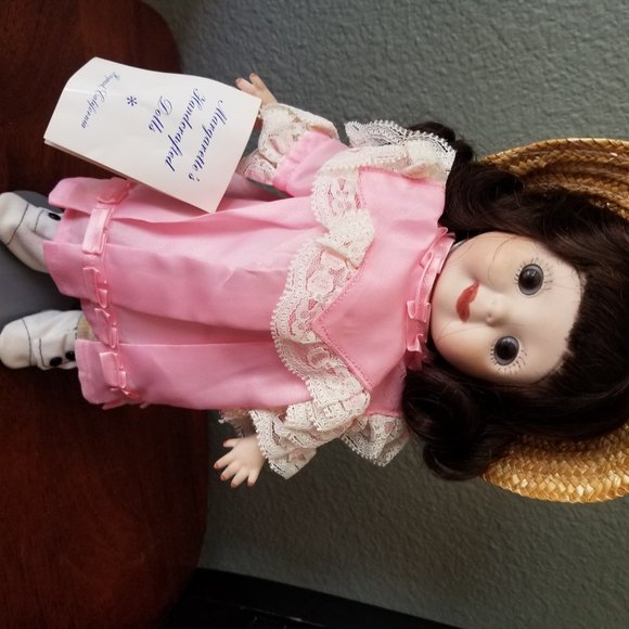 5 Collectible Dolls - Picture 5 of 7